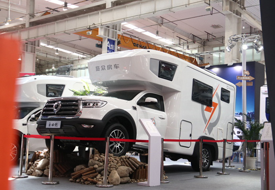 年度新車、自動(dòng)檔、四驅(qū)，能選的房車